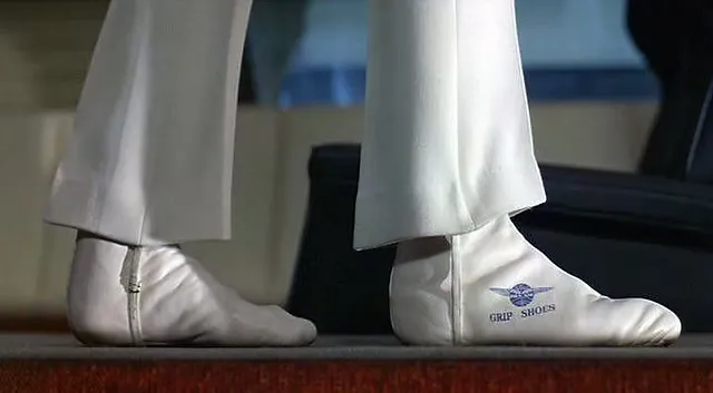 Grip shoes worn by the flight attendant